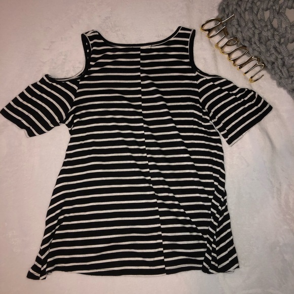 Striped cold shoulder top - Picture 2 of 3